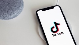 播放量破百萬！扎染服裝、恐龍骨戒指火爆TikTok